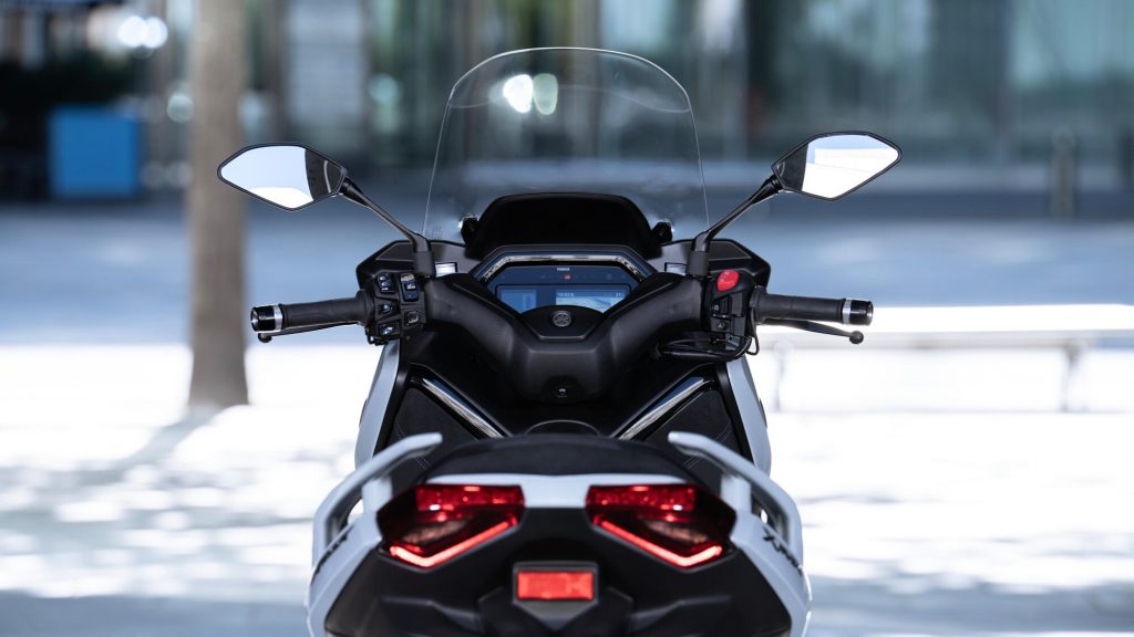 Yamaha XMAX 300 Tech Max+ stad | MotorCentrumWest