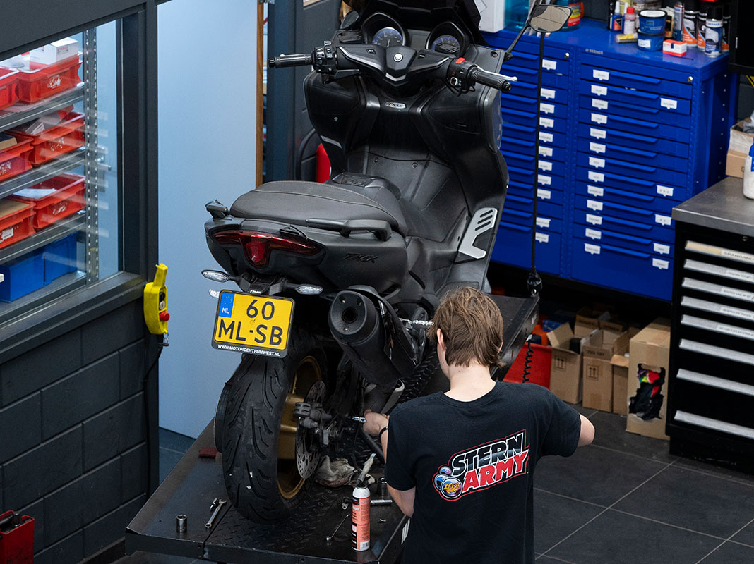 Motor ketting controleren bij MotorCentrumWest
