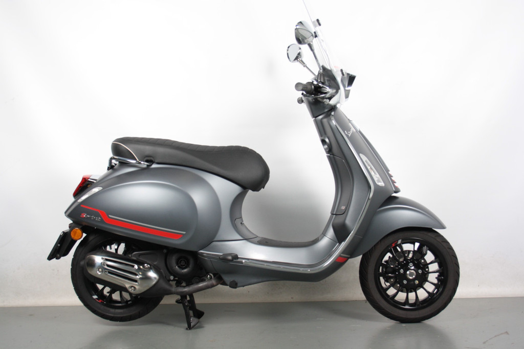 Vespa Sprint 50 Vespa Sprint 50 uit 2022 Occasion | MotorCentrumWest