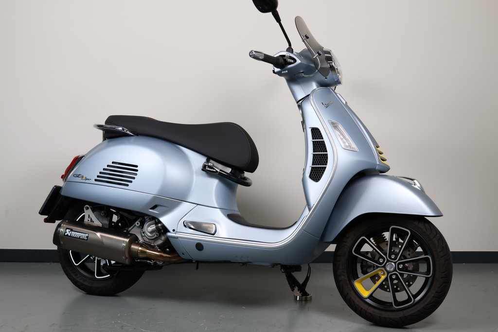 Vespa GTS 300 Super Occasion | MotorCentrumWest